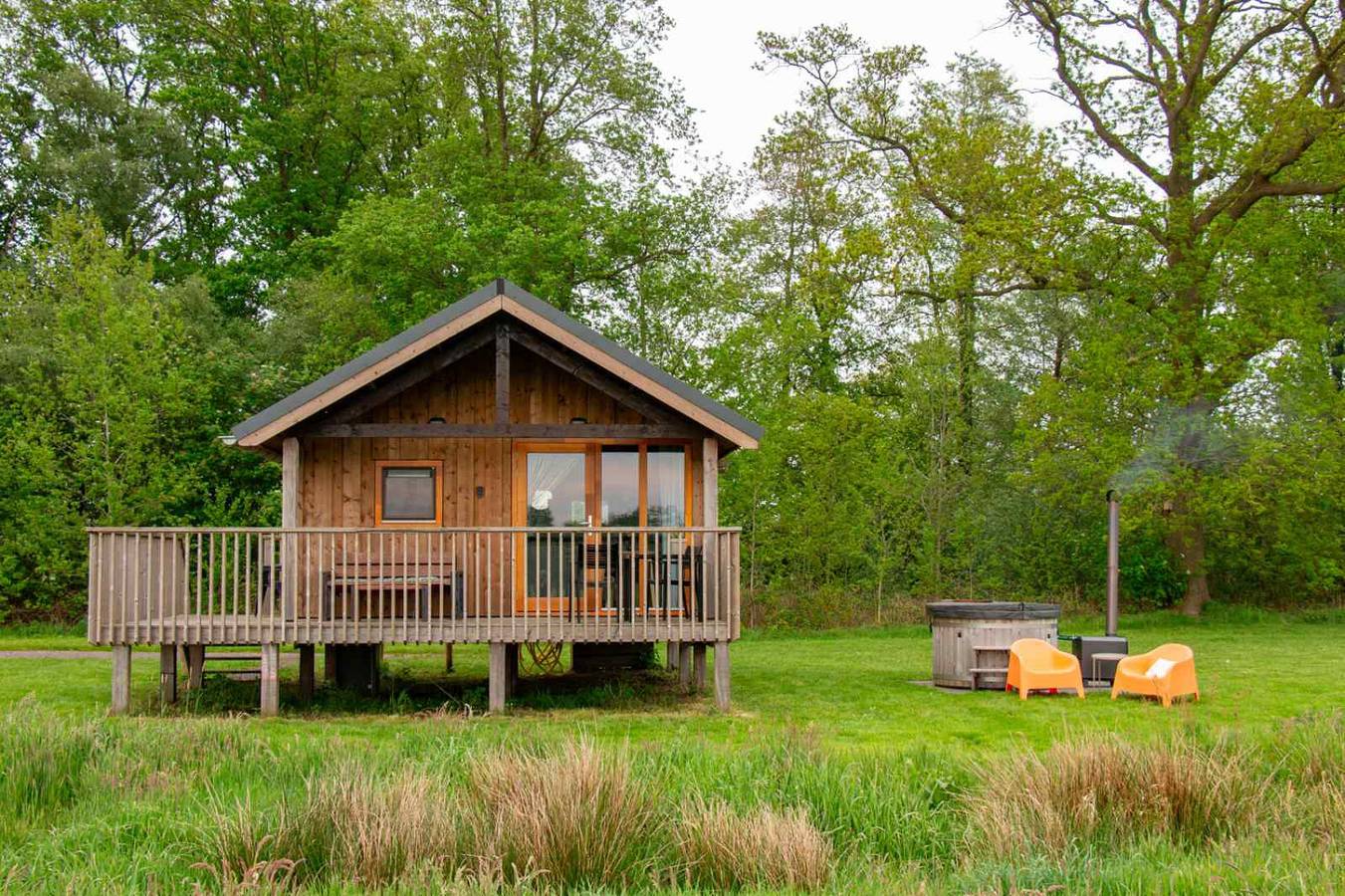 Gemütliche 4-Personen-Lodge mit Whirlpool bei Ruinerwold, Drenthe in Ruinerwold, Drenthe