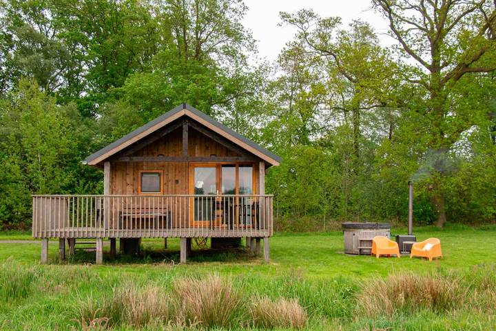 Ferienhaus für 4 Personen, mit Terrasse und Whirlpool sowie Garten in Ruinerwold