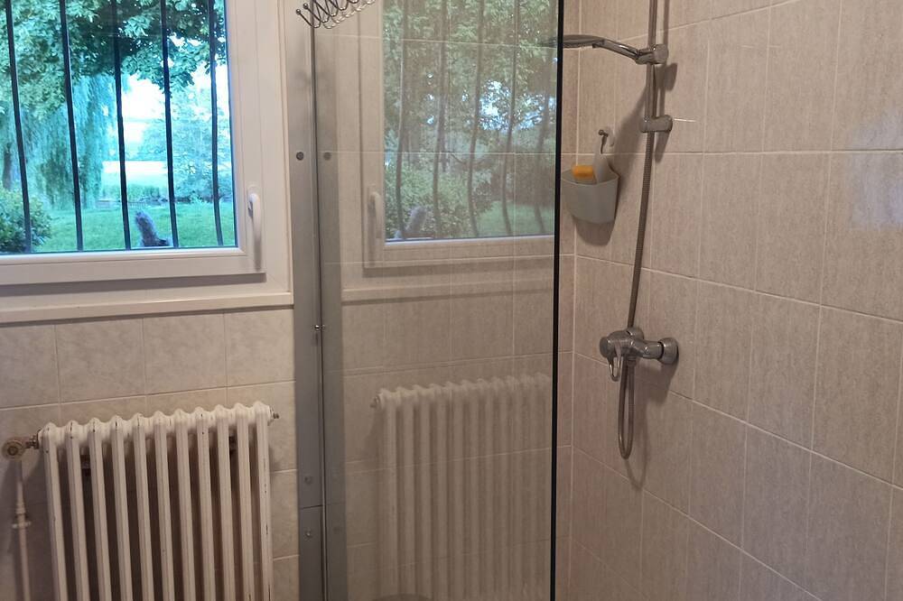 Chambre d'hôtes à Garennes sur Eure au Havre de paix pour 3 personnes maxi in Neuilly, Région d'Évreux