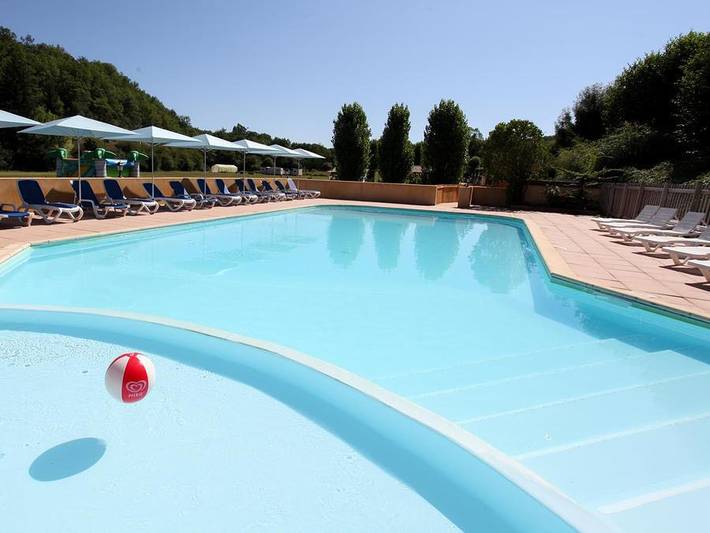 Camping le Pont de Mazerat - Mobilheim 4 personen - 21 m²: Ein kleines, komfortables Modell. in Tamniès, Périgord Noir