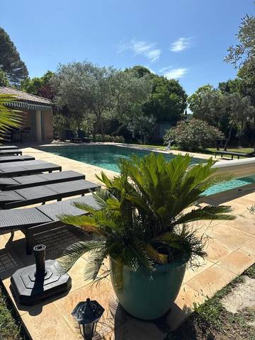 Maison d’hôte pour 2 personnes, avec piscine et jardin ainsi que bassin pour enfant et vue à Draguignan