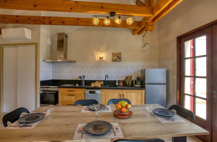 Gîte pour 4 personnes, avec jardin ainsi que terrasse et jacuzzi à Vitrac - 3