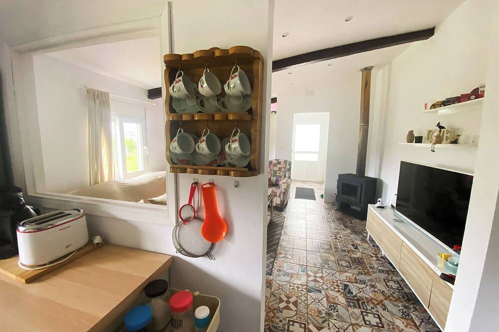 Blue House Pantin, between waves and meadows in Valdoviño, Galician Coast