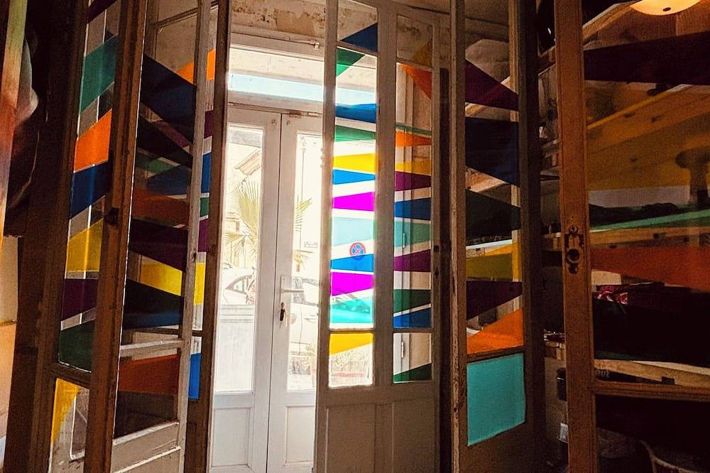 La Maison Poétique. Charm in the heart of a beautiful historic wine village in Saint-Christol (Languedoc-Roussillon), Region de Montpellier