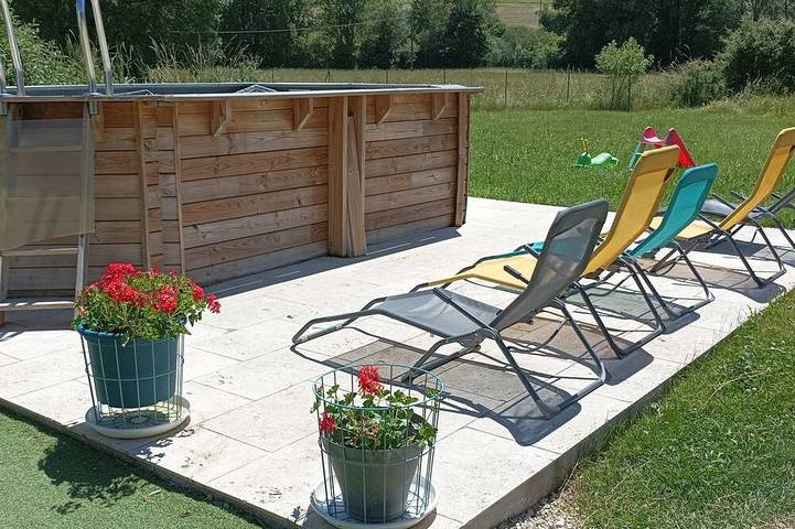 Gîte pour 4 personnes, avec terrasse et jardin à Saint-Daunès