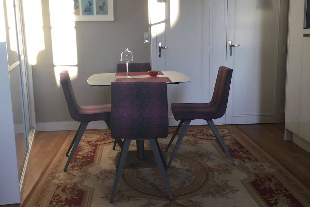 Entire apartment, Apartment - 70 m2 - sleeps 2 max - in Vierzon, Vierzon Region