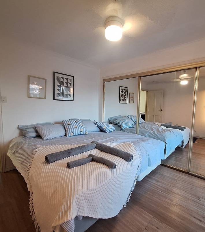 Holiday rental for 3 people, with lake view and view as well as garden in Gold Coast