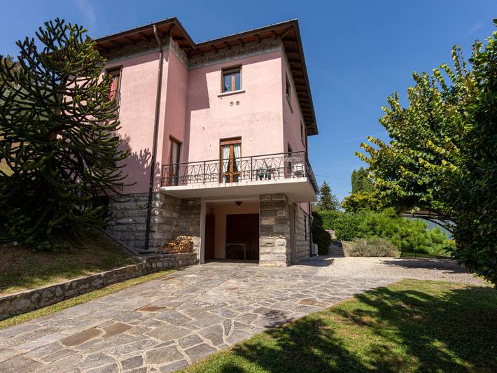 Holiday home for 7 people, with Balcony and Terrace as well as Garden and Lake view in Bellagio