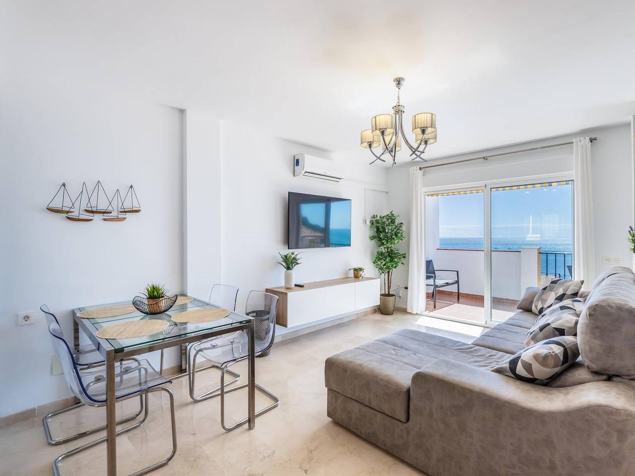 Apartamento vacacional entero, Vb Carvajal Frente al mar 2Hab Ático in La Capellania, Benalmádena