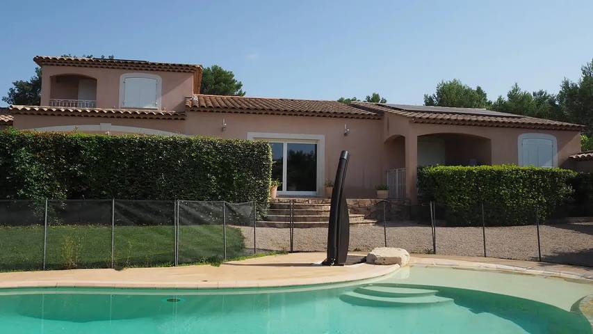 Location de vacances pour 9 personnes, avec piscine et jardin à Lambesc