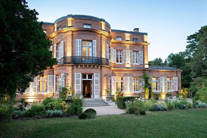 Location de vacances pour 2 personnes, avec Terrasse ainsi que Jardin et Vue à Montgeard