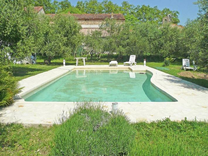 Location de vacances pour 4 personnes, avec terrasse ainsi que piscine et jardin à Murviel-lès-Béziers