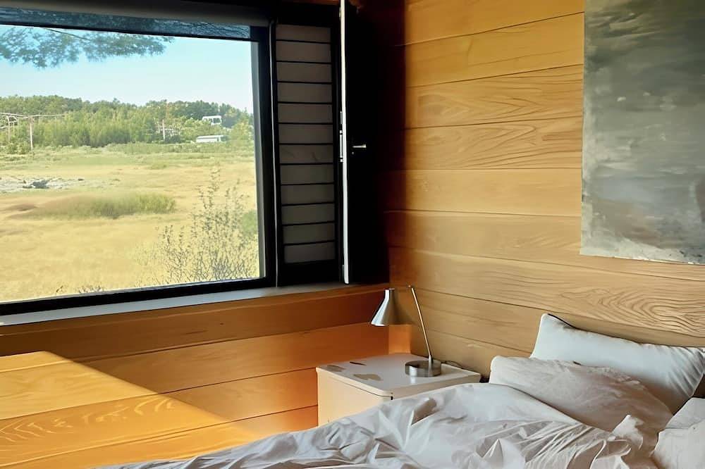 Exclusive cabin on the edge of Hvasser – pool, coastal rocks and total privacy in Tjøme