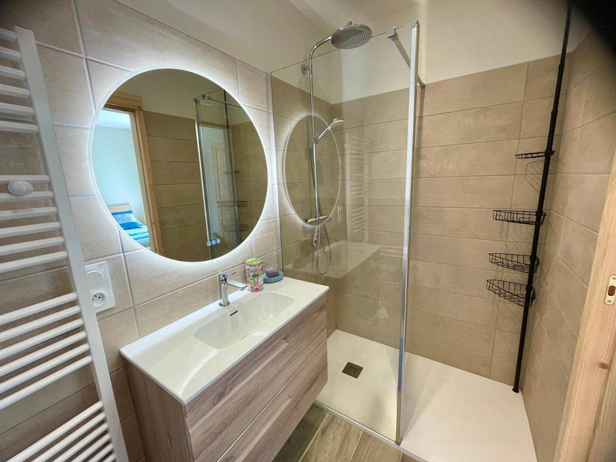 Double Room with Private Bathroom in La Teste-de-Buch, Région d'Arcachon