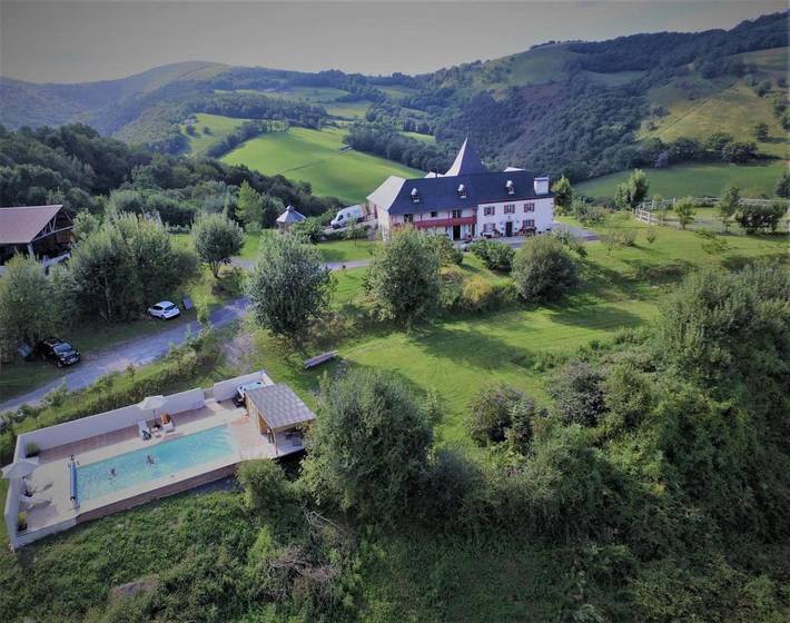 Maison de vacances pour 4 personnes, avec jardin et jacuzzi ainsi que terrasse et piscine