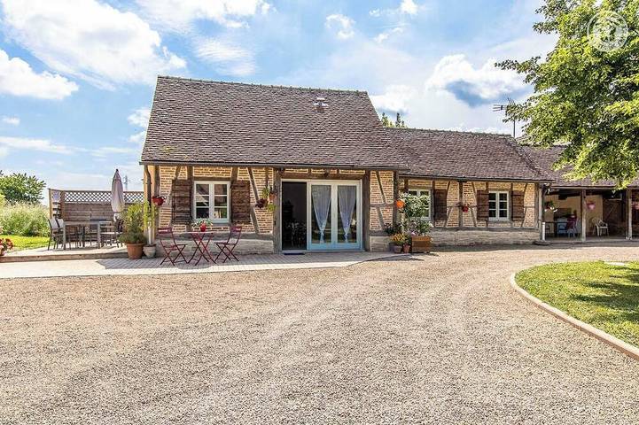 Location de vacances pour 4 personnes, avec Terrasse et Jardin à Bruailles
