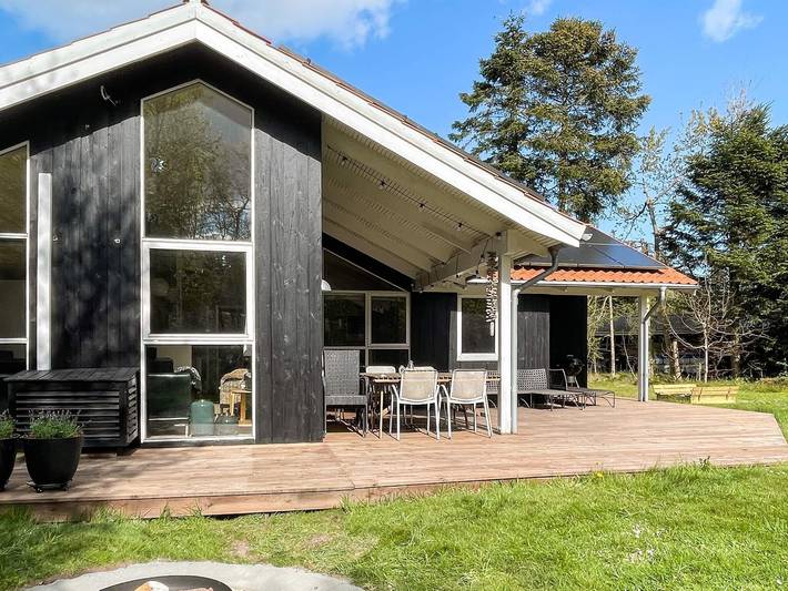 Ferienhaus für 12 Personen, mit Terrasse und Sauna sowie Garten in Hou