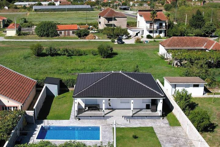 Villa voor 8 personen, met balkon, met huisdier in Montenegro