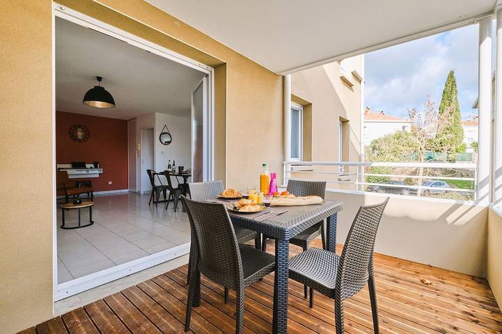 Appartement de vacances pour 4 personnes, avec piscine ainsi que jardin et balcon à Carcassonne