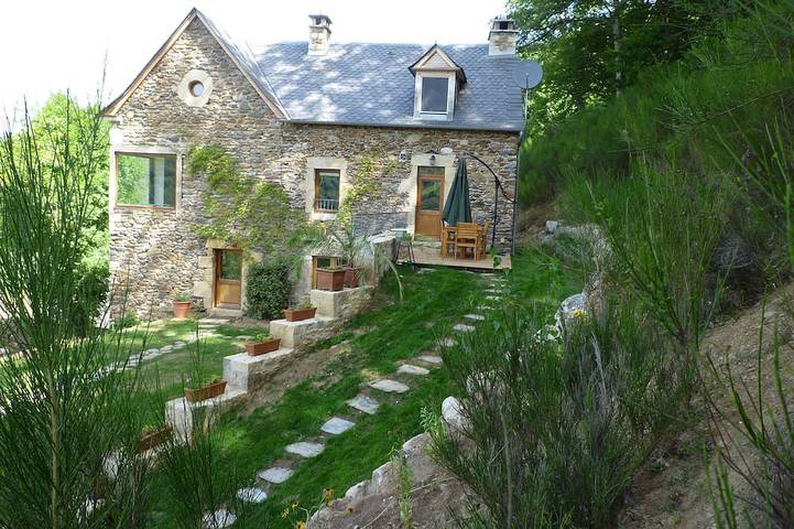Location de vacances pour 11 personnes, avec Jacuzzi ainsi que Terrasse et Jardin à Sainte-Eulalie-d'Olt