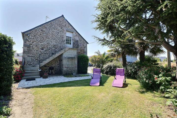 Gîte for 2 people, with view and garden as well as terrace - 1