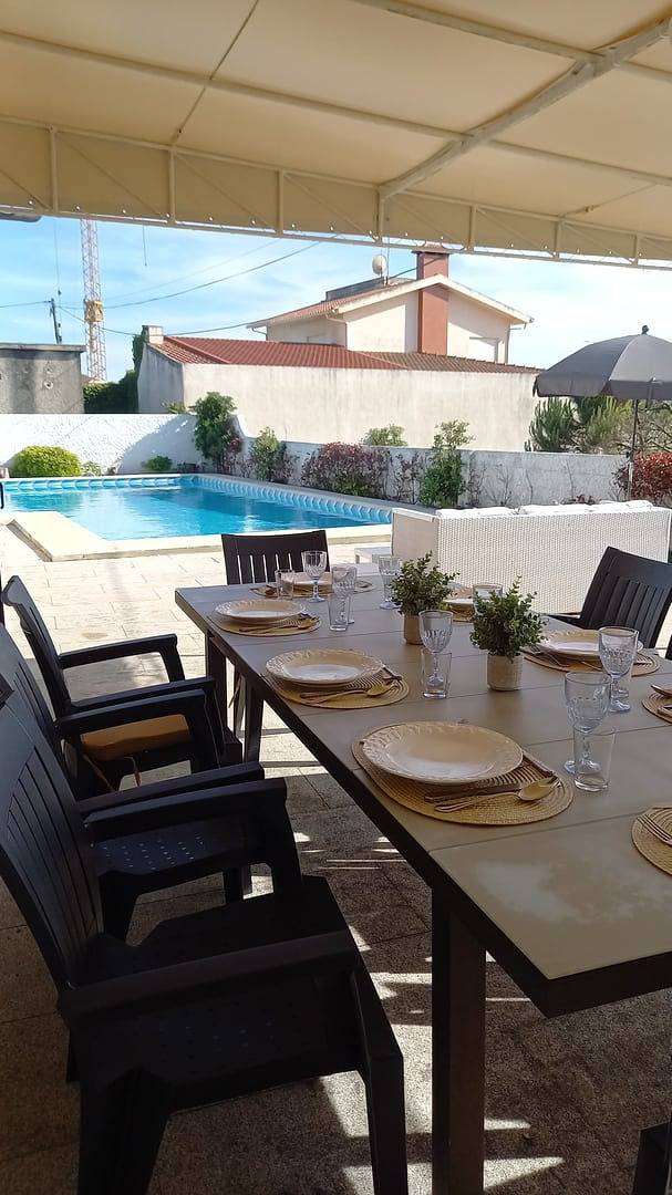 Location de vacances pour 10 personnes, avec terrasse ainsi que piscine et jardin à Esposende - 4
