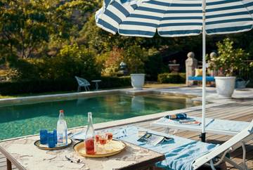 Cottage pour 14 personnes, avec piscine ainsi que terrasse et jardin, animaux acceptés à Rochessauve