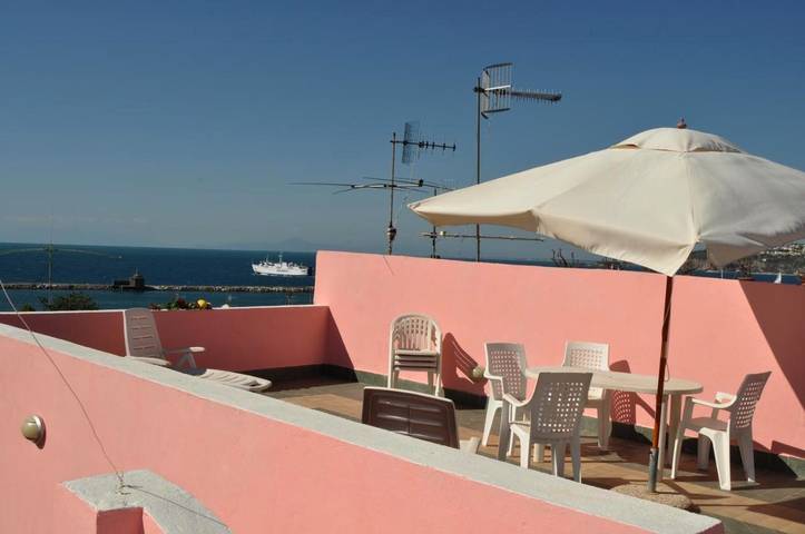 Apartament wakacyjny dla 4 osób, z widok i taras w Procida