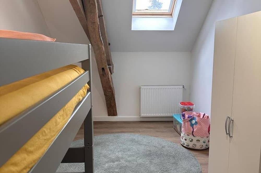 Évasion champêtre : Gîte rénové avec animaux acceptés in Saint-Bonnet-de-Four, Région de Montluçon