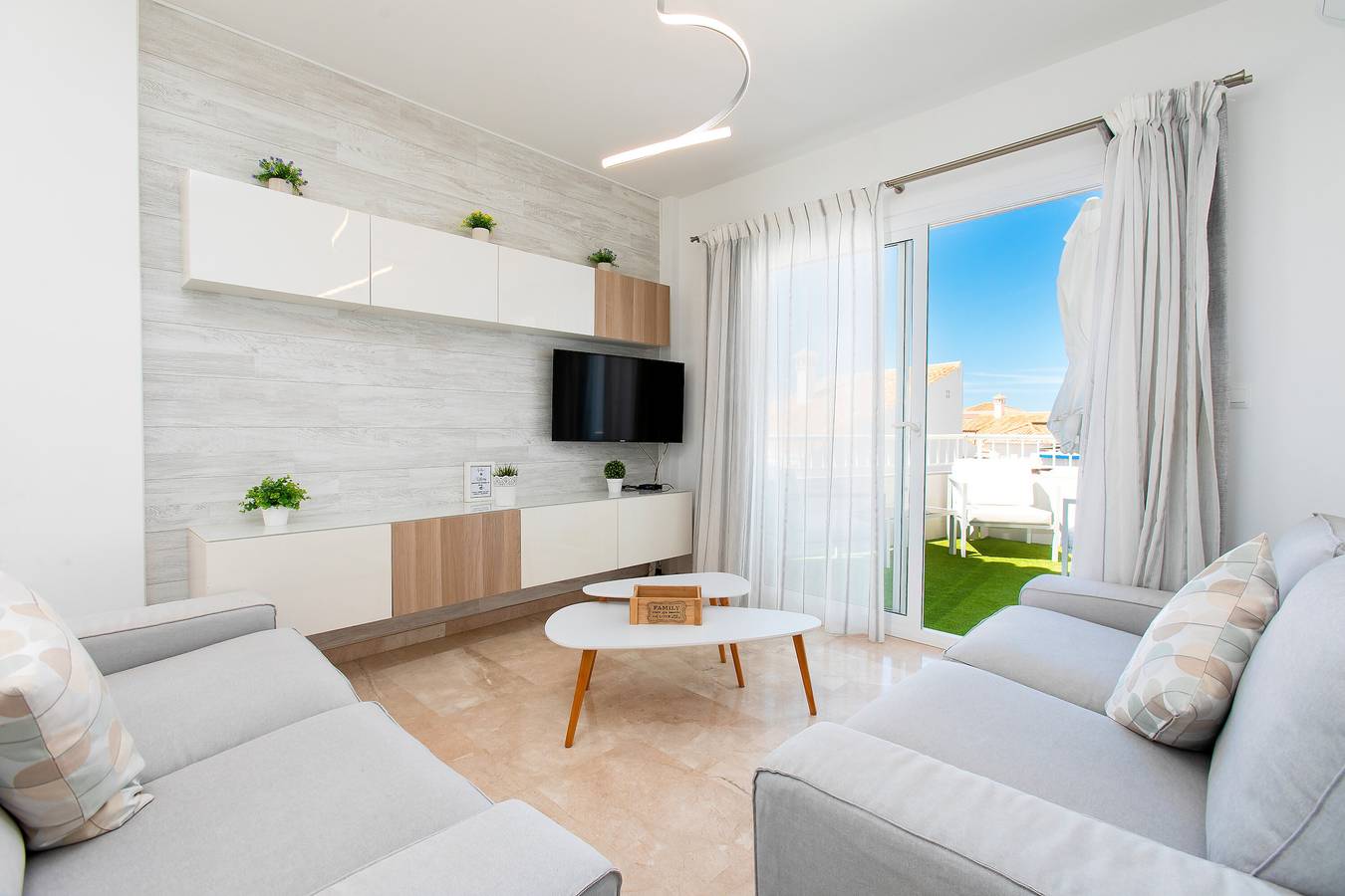 Entire apartment, Luxury Sea View Apartment with Pool, Wi-Fi & Terrace in Nerja Centre, Nerja