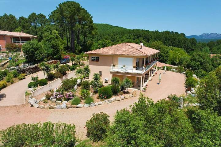 Location de vacances pour 2 personnes, avec Terrasse et Jardin à Levie - 3