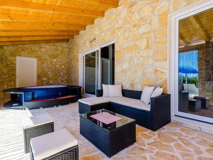 Villa per 8 persone, con Balcone e Idromassaggio nonché Terrazza e Giardino a Canali