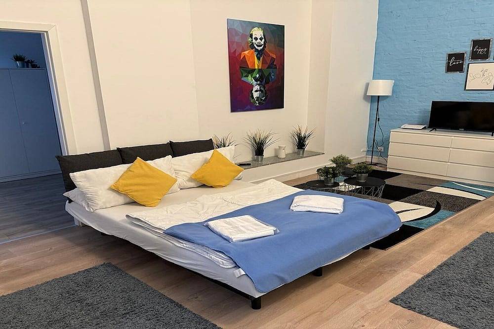 Entire apartment, Quiet 1 Zkb apartments in a prime location. Direct proximity to Com & old town in Cologne, Rhineland