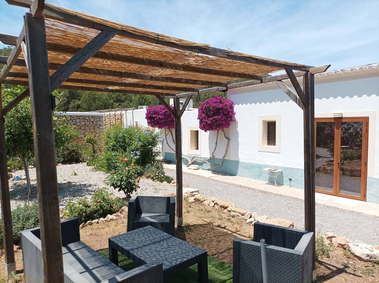 Casa rural típica junto a la playa con piscina desde marzo de 2026 in Port de Sant Miquel, San Juan Bautista