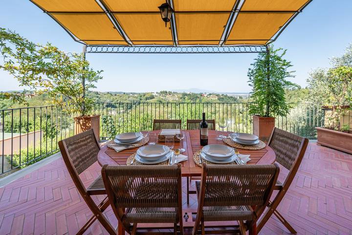 Appartamento intero, Appartamento 'Terrazza Su San Miniato' con terrazza privata, Wi-Fi e aria condizionata in San Miniato, Pisa e dintorni