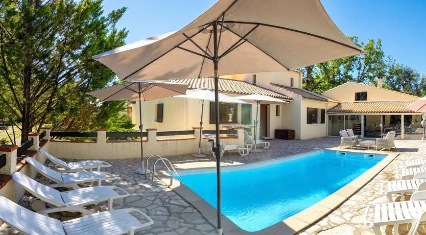 Location de vacances pour 15 personnes, avec Terrasse ainsi que Jardin et Piscine à Martignargues