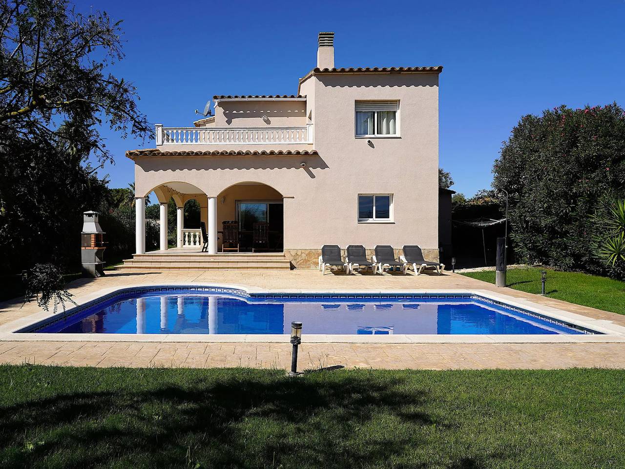Villa pour 8 Personnes dans Sant Pere Pescador, Costa Brava