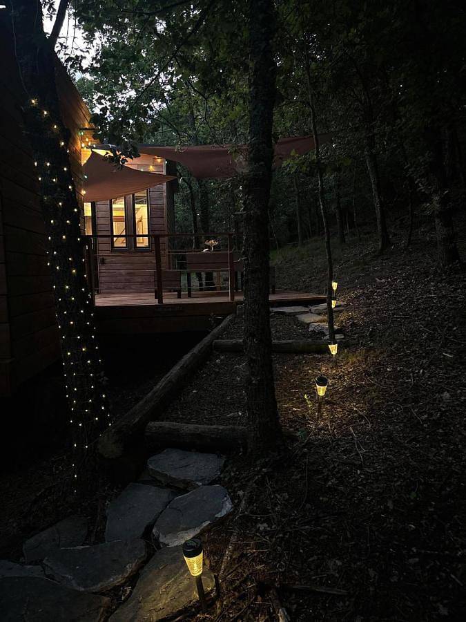 Tente pour 4 personnes, avec vue et terrasse, animaux acceptés en Haute-Loire