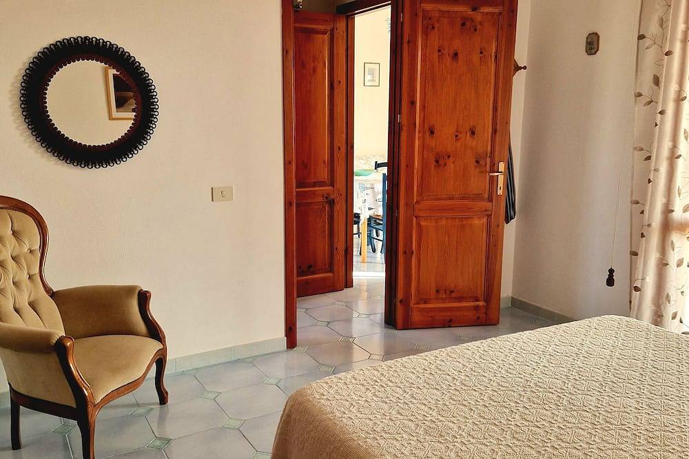 Appartamento intero, A pochi passi dalla splendida spiaggia di Vignola, con terrazza panoramica. in Lu Lamoni, Vignola Mare