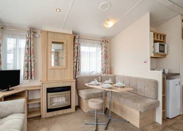 Caravan for 6 People in Charmouth, Jurassic Coast, Photo 3