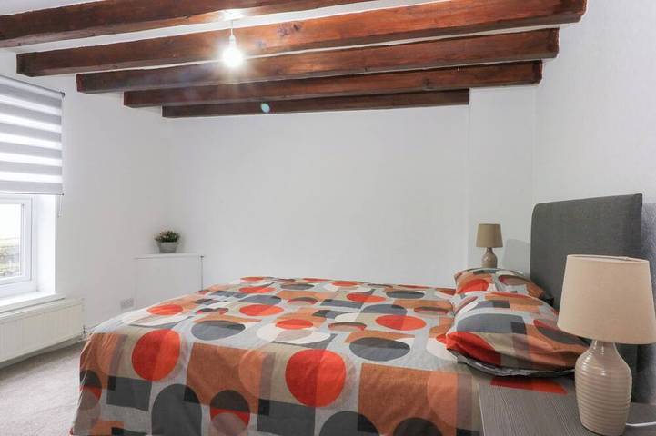 Chandlers Cottage, pet friendly, with a garden in Conwy in Conwy, Conwy region