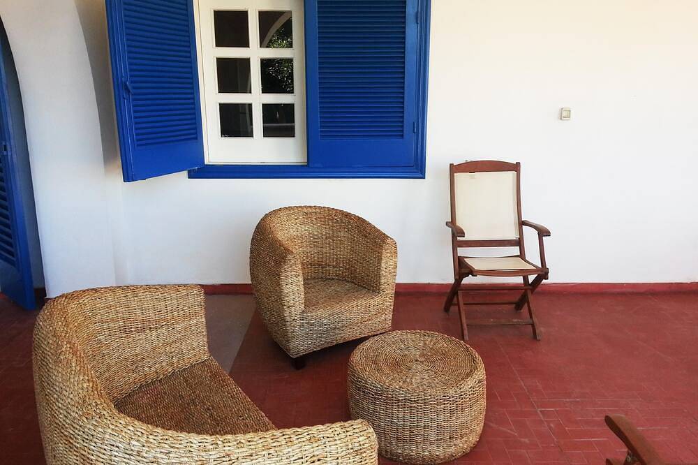Independent villa with two large verandas, 8 + 1 beds, 300 m from the sea. in Campomarino (Apulia), Gulf of Taranto