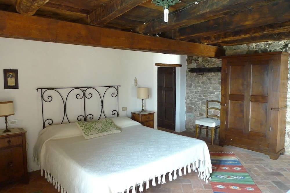 Historic 16th-century Tuscan villa with private pool and panoramic mountain view in Villa Collemandina, Garfagnana