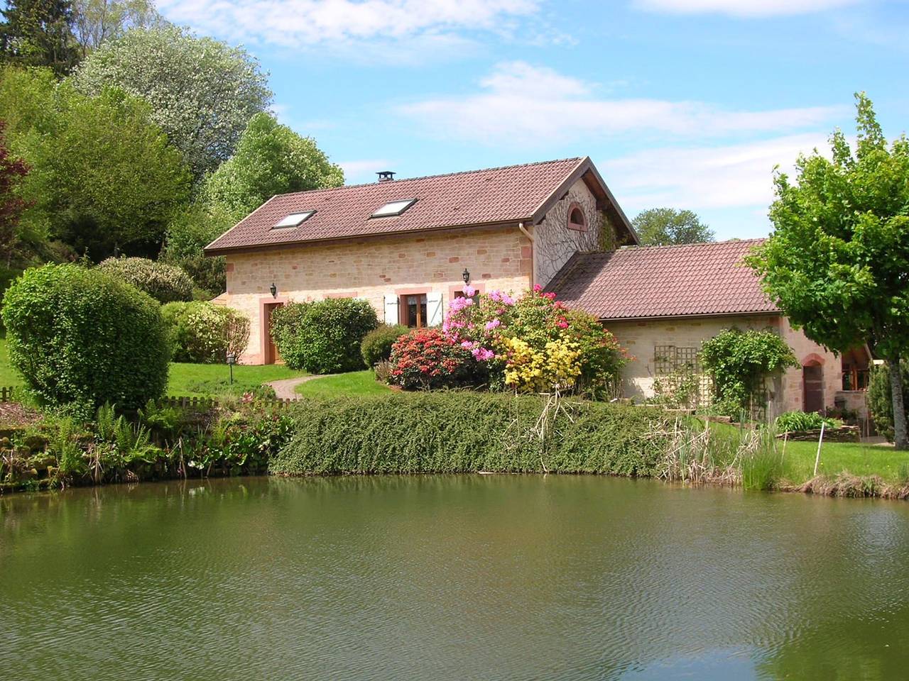 Spacieux Gîte Proche Forêt avec Sauna, Baby Foot et Activités Extérieures - À 10 min de Remiremont in Saint-Nabord, Région d'Épinal