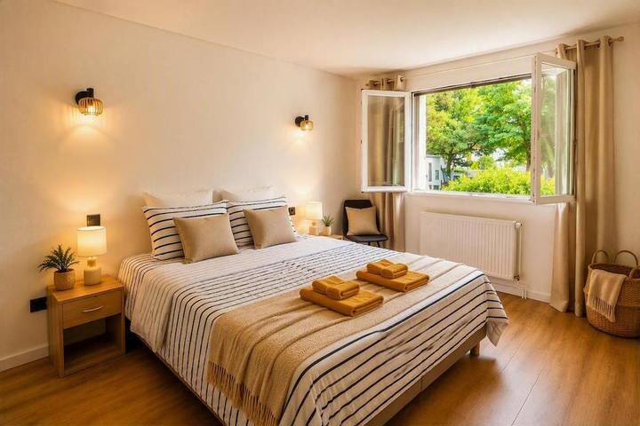 Gîte pour 4 personnes, avec Terrasse dans Thermes des Arènes - 2