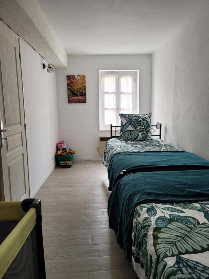Two-Bedroom House in Coulanges-sur-Yonne, Région d'Auxerre