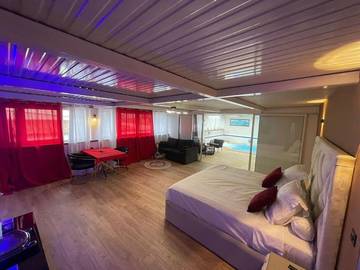 Gîte pour 2 personnes, avec piscine à Pierrefitte-sur-Seine