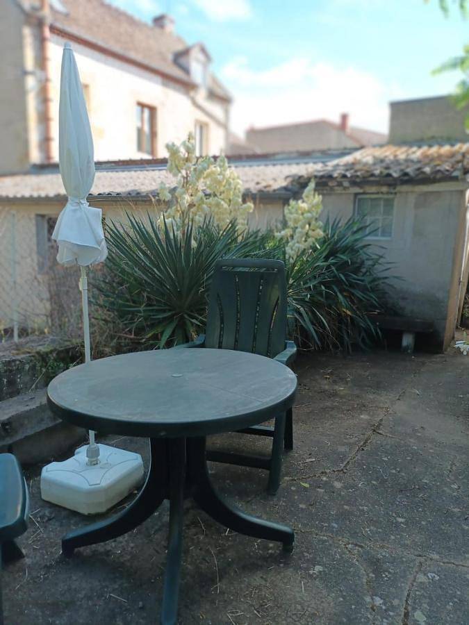 Appartement entier, One-Bedroom Apartment in Bourbon-l'Archambault, Allier
