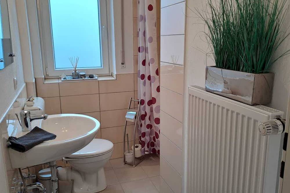 Ganze Wohnung, Kleines, feines Ferienapartment mit Balkon, nur wenige Meter zum Rhein in Wallersheim, Koblenz