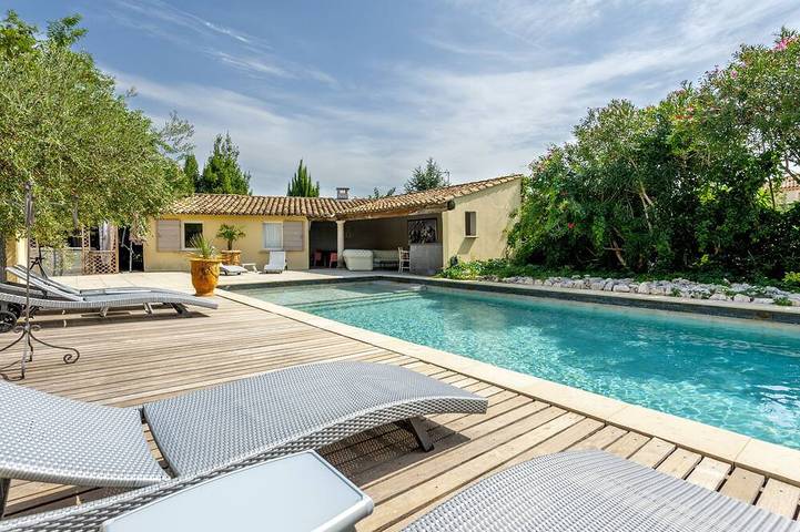 Ferienhaus für 24 Personen, mit Whirlpool und Terrasse sowie Garten und Sauna
